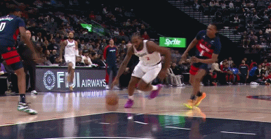 j9九游会官方登录身体状态很棒!小卡单骑闯关单手飞扣 直接打停奇才