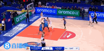 九游会j9官网真人游戏第一品牌得注意下啊！郭凯出场2分钟拿到1个篮板 迅速累计3次个人犯规