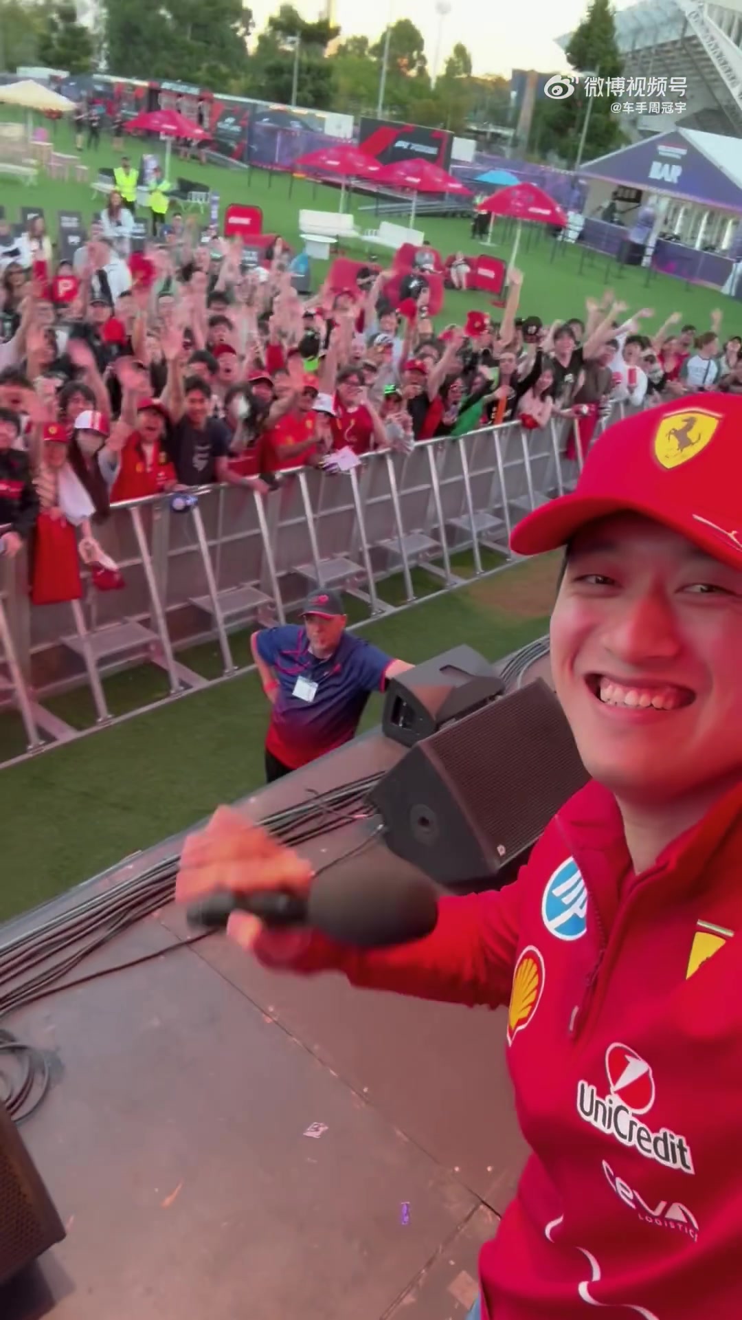 九游会j9官网真人游戏第一品牌人气不俗，周冠宇已抵达澳大利亚并参与车迷活动