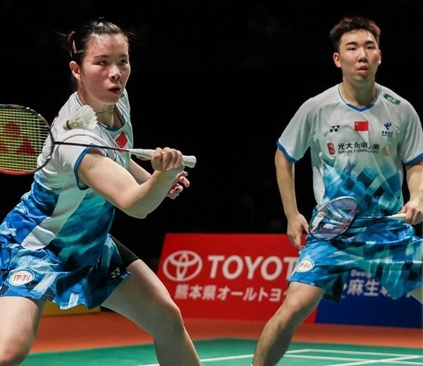 j9九游会老哥俱乐部交流全英赛混双半决赛：郭新娃/陈芳卉2-1逆转凯尔/德尔吕，进半决赛