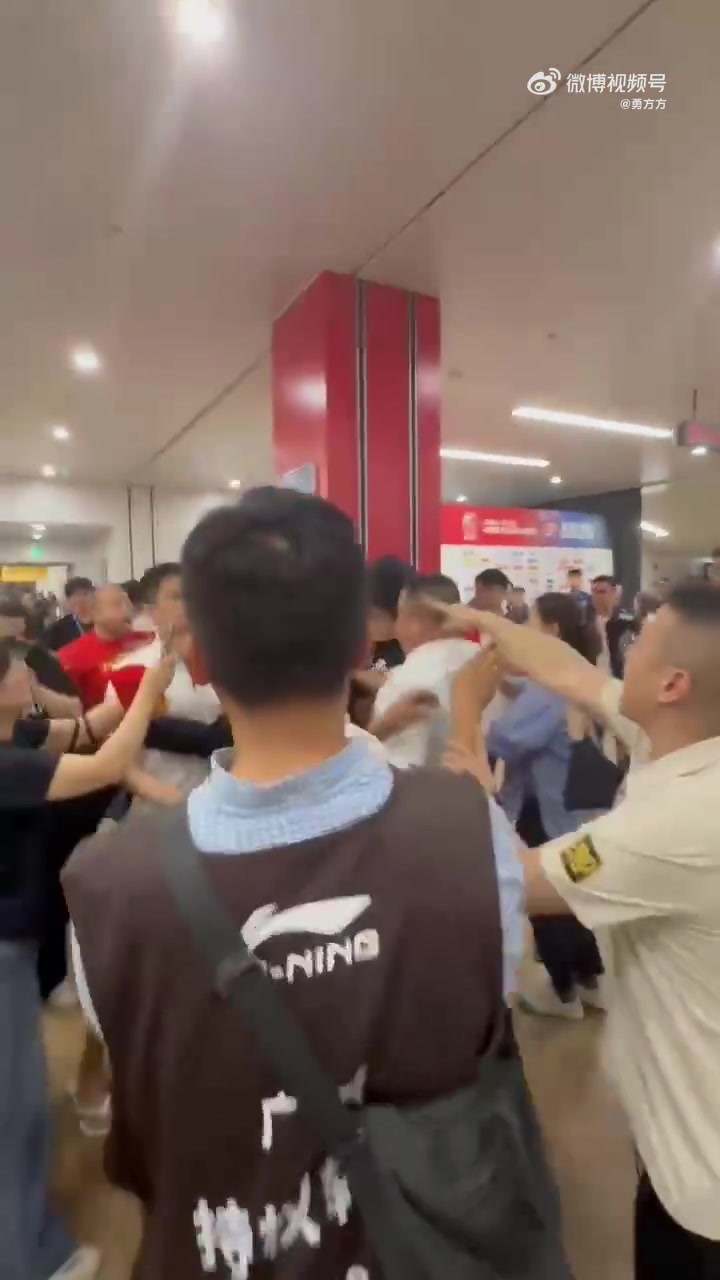 j9九游真人游戏第一平台媒体人：广厦赛区让球迷、球队、记者混在一起 这是重大安全隐患