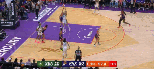 j9九游真人游戏第一品牌登录入口小宝继续加油~李月汝风暴队首秀拿下6分4板4助 上半场5分2板2助