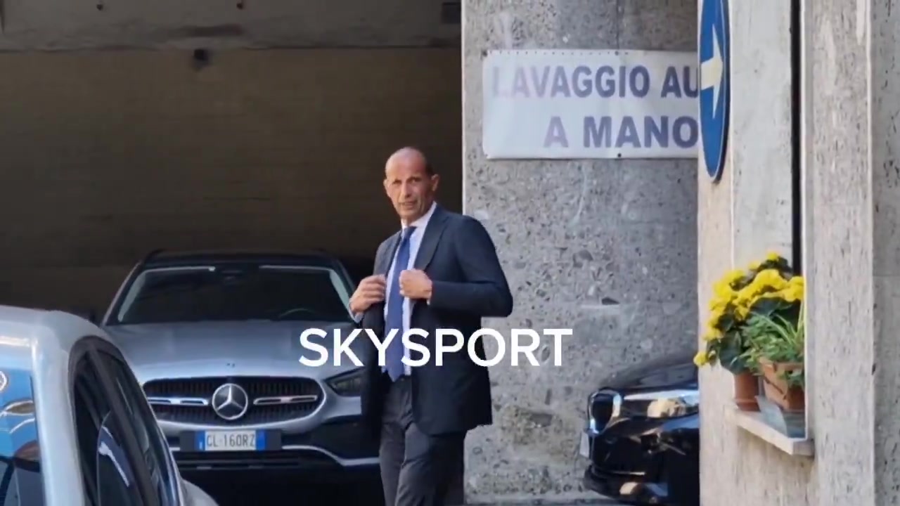 j9九游真人游戏第一品牌登录入口静待官宣，阿莱格里被拍到现身米兰签约，弗拉尼&斯卡罗尼也在场